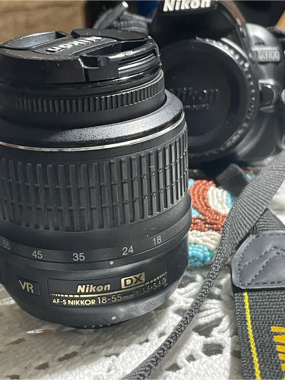 Nikon Black DSLR Camera with Lens, Strap, Battery, Charger and SD Card - Picture 9 of 12